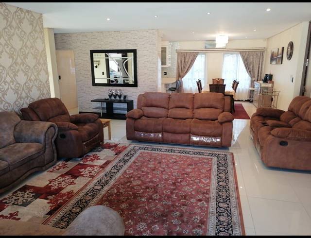 3 BEDROOM SIMPLEX SOLD IN BEVERLEY HILLS